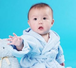 屬金的男孩名字藝名,懂風水五行的高人進!想取一個藝名,但五行缺金,走西方好!名字前
