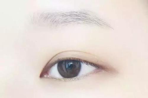 女人面相解讀：女人眉毛稀少是什麼面相，好不好？