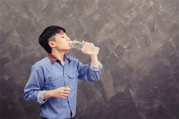男孩頭上三個旋命理