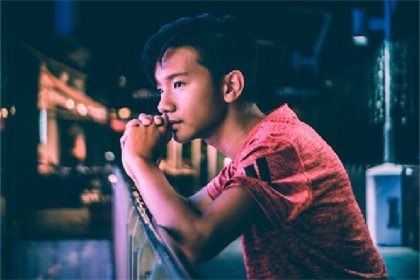 男人眼窩深的男人命運好嗎 什麼眼睛最好
