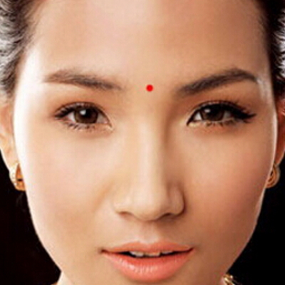 印堂有痣的女人面相 眉心紅痣名利雙收