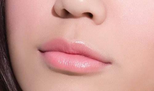 厚嘴唇女人面相說法，命中帶財富嗎？