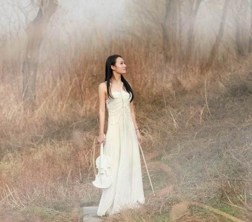 女人左眼小右眼大面相如何?